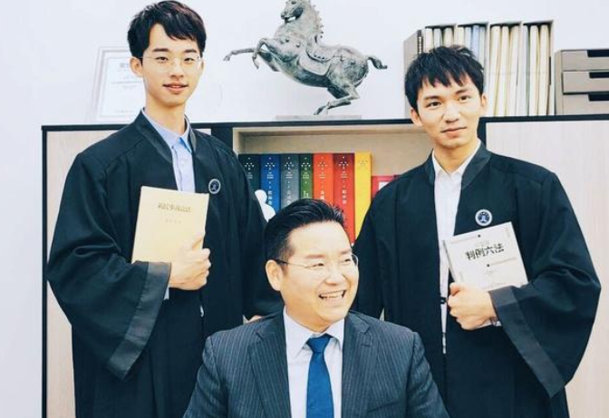 你选错了吗？毕业多年才明白，公务员和律师差得不是一点半点