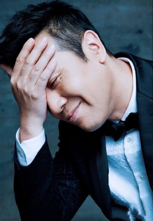 穿西装好看的男星只服这16位,个个英俊潇洒,妥妥的男神范