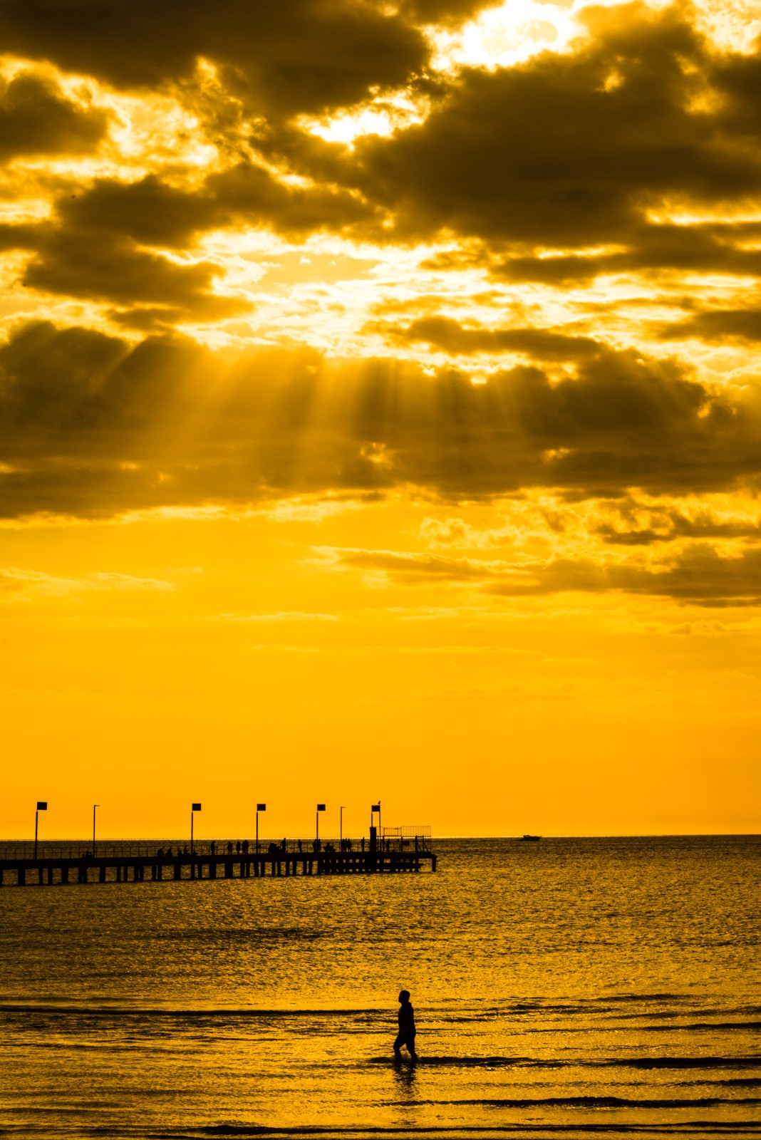 海边的夕阳，一片橙红橙红的