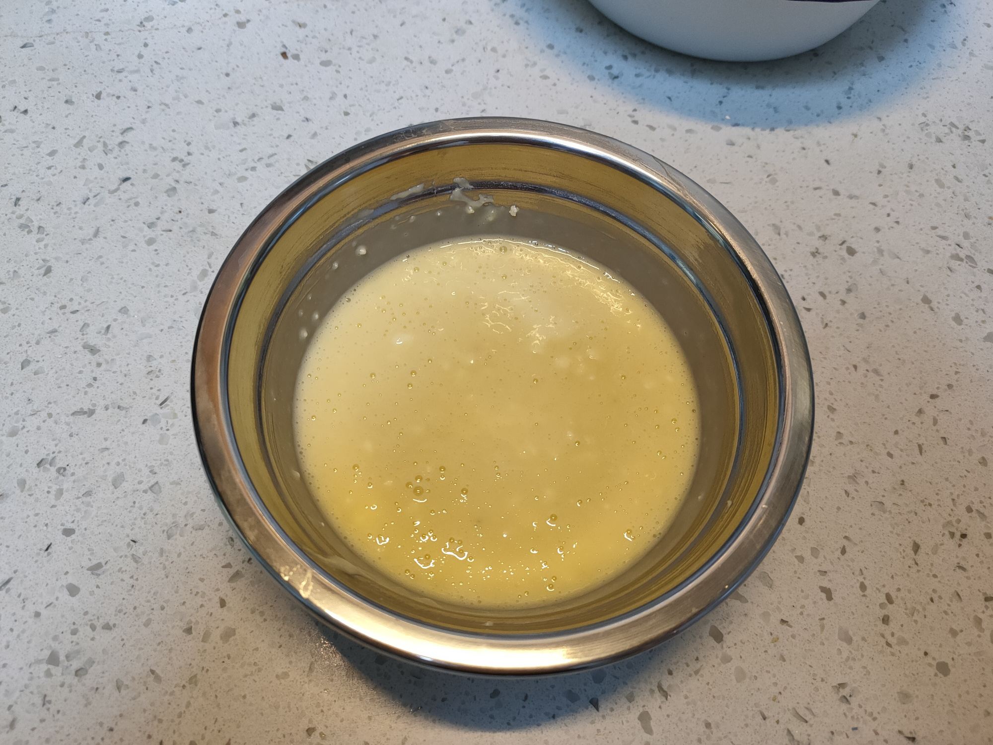 炸酥肉用淀粉还是面粉？记住“211”的比例，酥脆好吃不回软