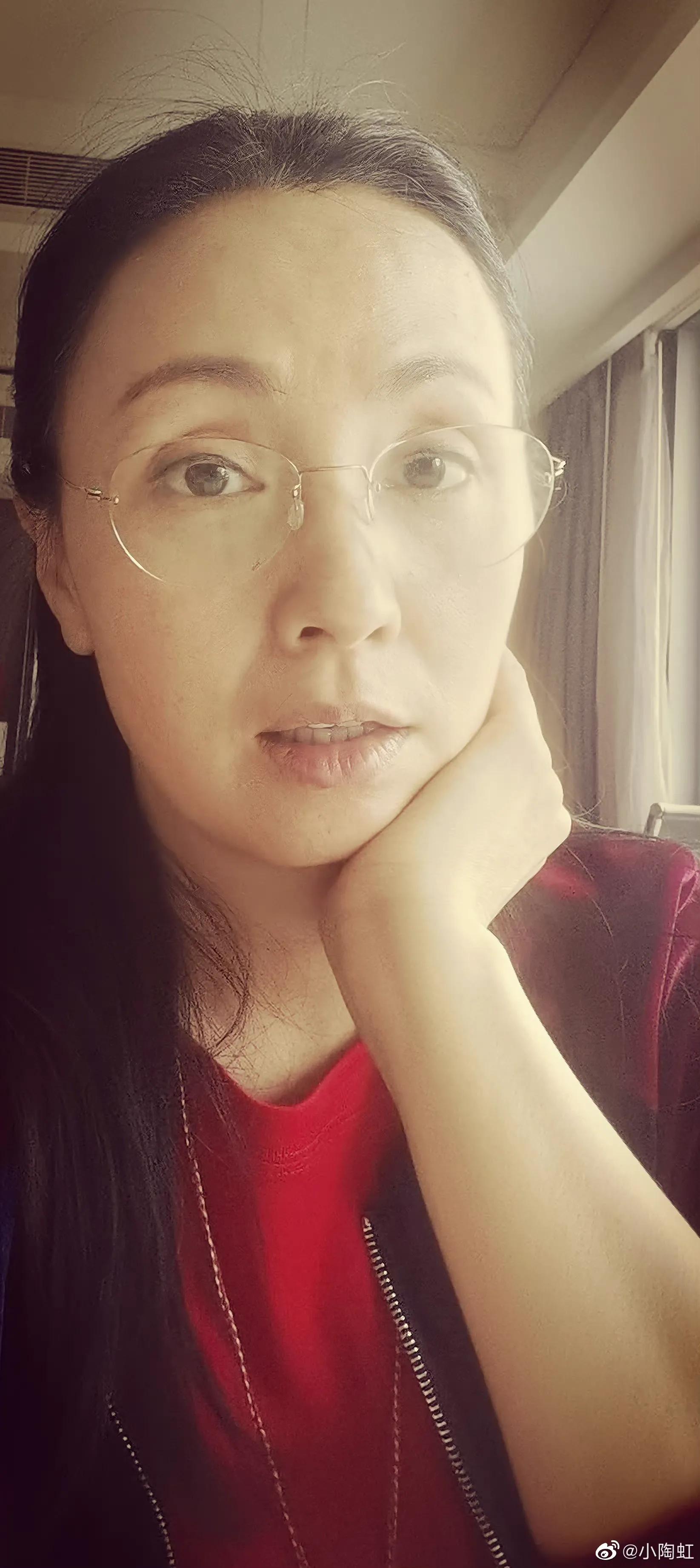 多位明星“眼窝深”显老，陈德容有衰老痕迹，看到吴刚不想说话了