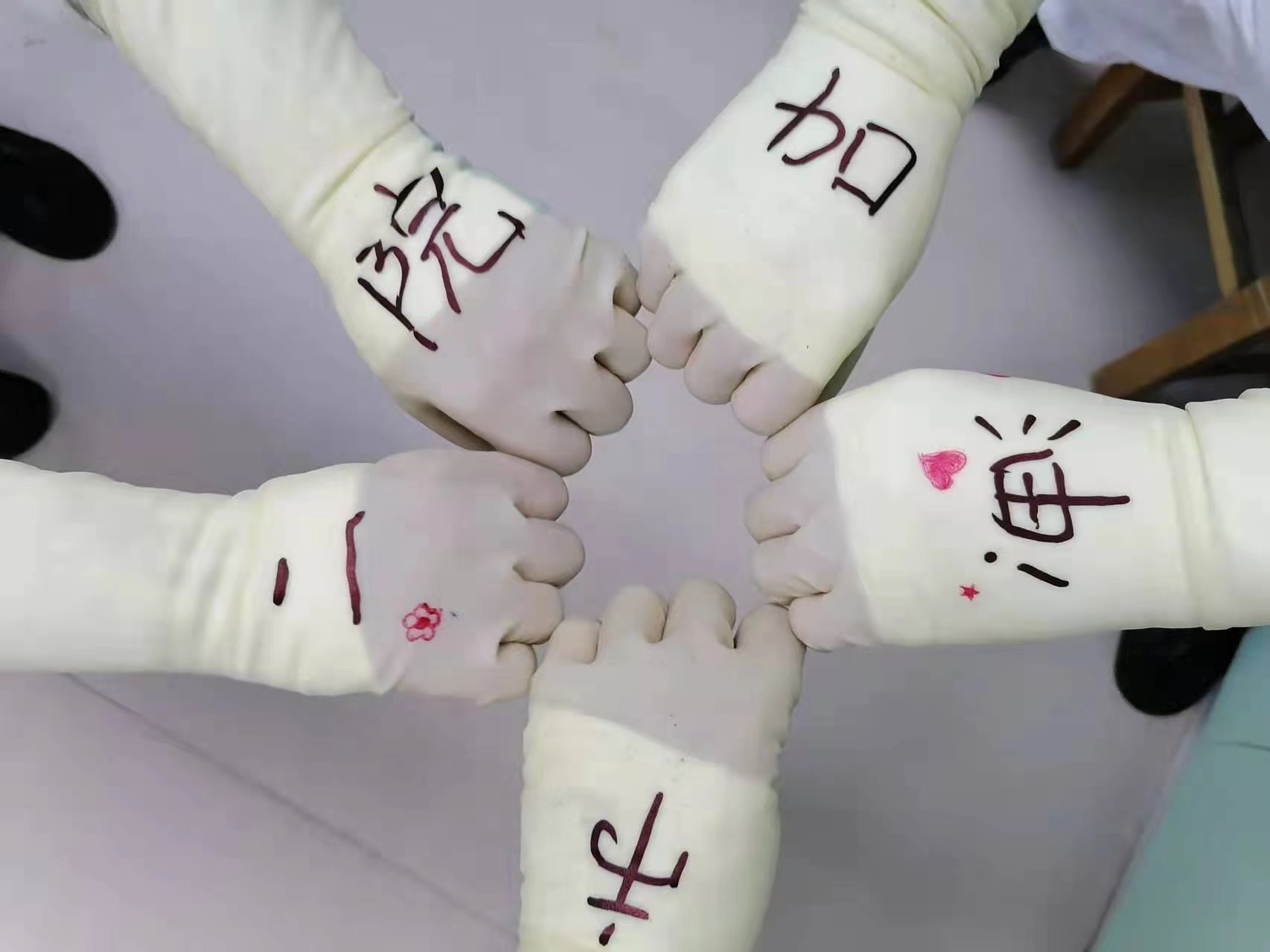 無(wú)情的是病毒 有情的是人心——蘭州市第二人民醫(yī)院重癥醫(yī)學(xué)科鄧昭君赴市肺科醫(yī)院抗疫日記