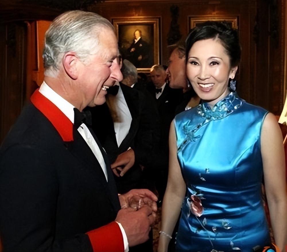 她其实是一个不折不扣的红二代,林宁出生于军人世家,父亲林连章曾参加