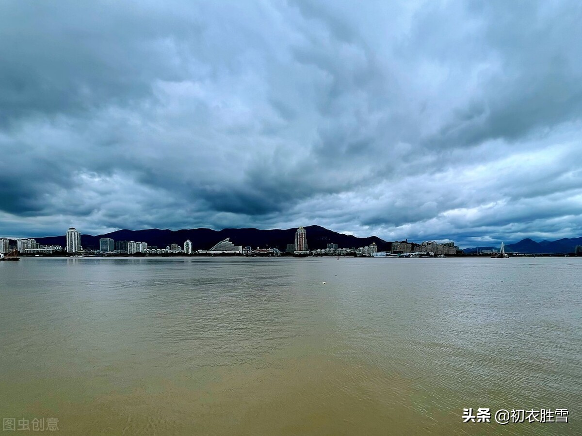 夏云美诗六首赏读：流目夏云生，夏云已嵯峨