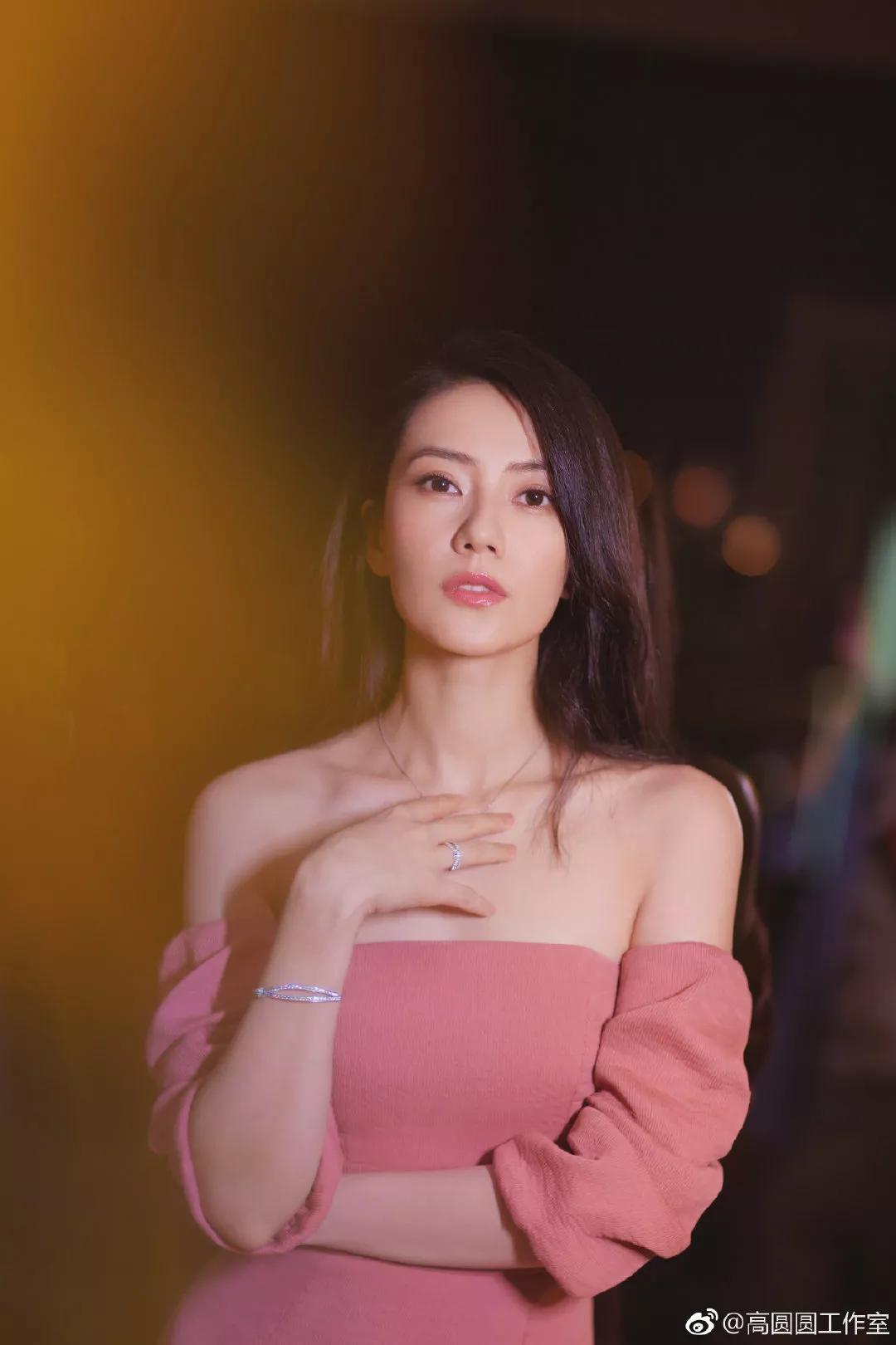 气质脱俗 美丽佳人高圆圆