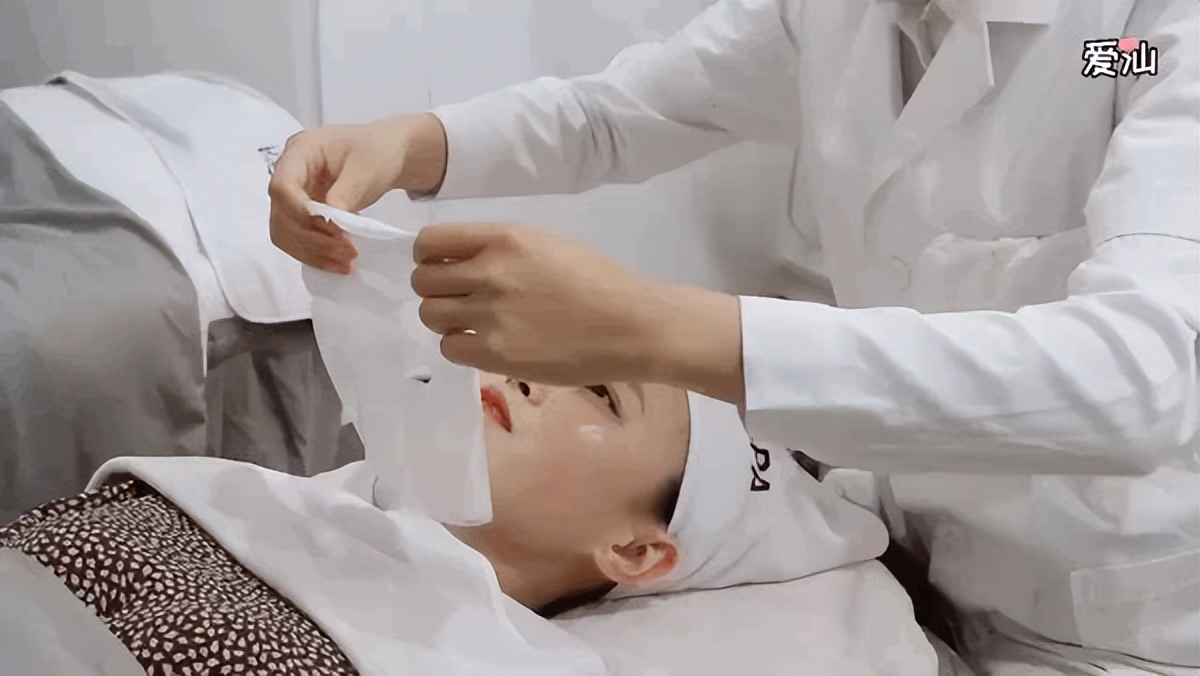 美容院做一次毛孔深层清洁几百块到底值不值?