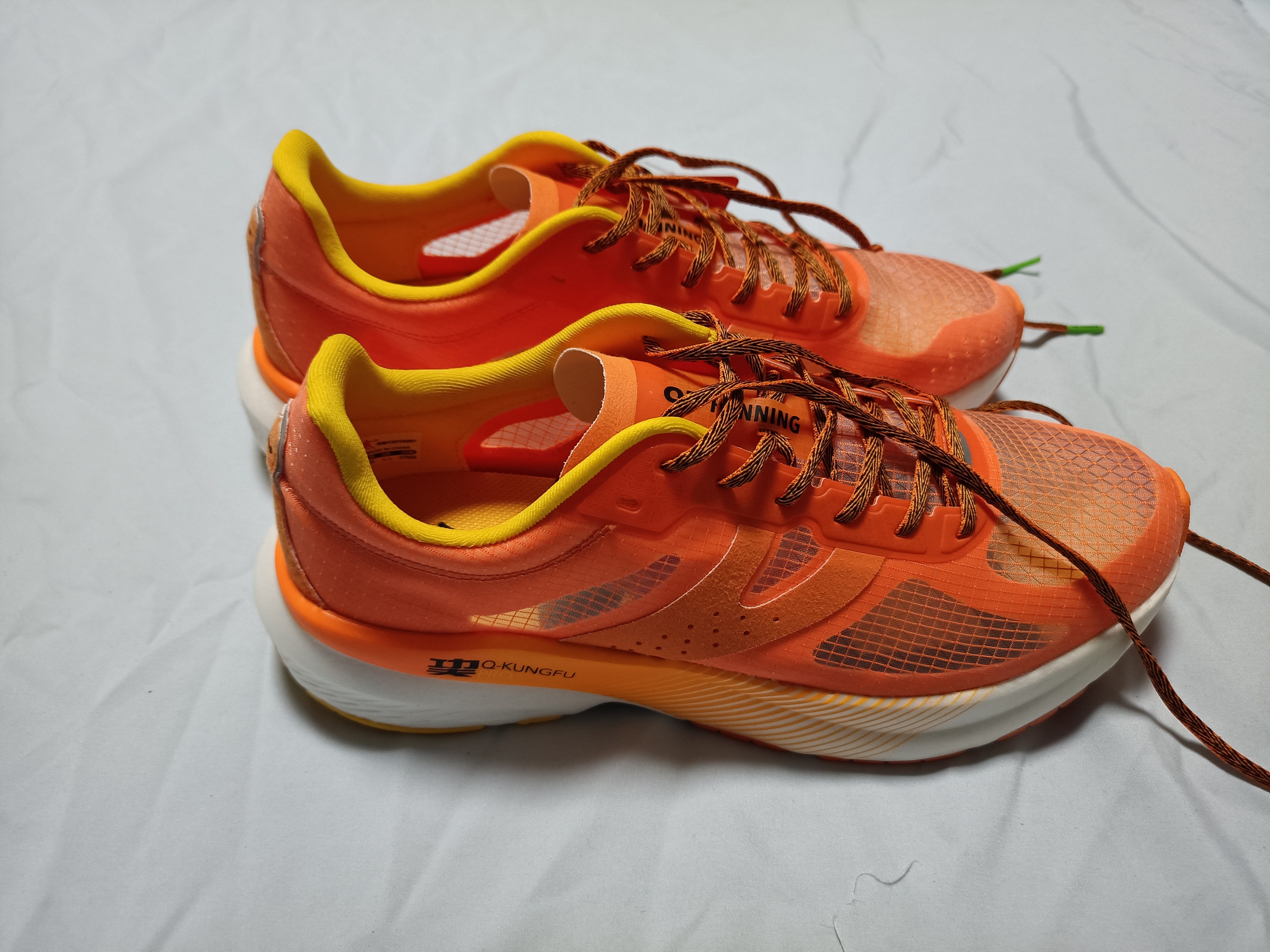 市售主流跑鞋中底材料介绍，附12款适合新手的高性价比跑鞋推荐