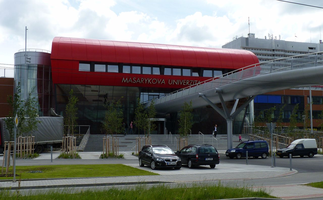 卡塔琳娜和芭波拉念的布尔诺马萨里克大学但芭波拉的精神状况越来越糟