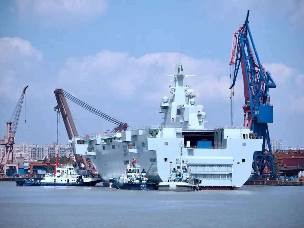 双航母16艘大驱，南海舰队实力雄厚：同时应对台海局势与美军挑衅