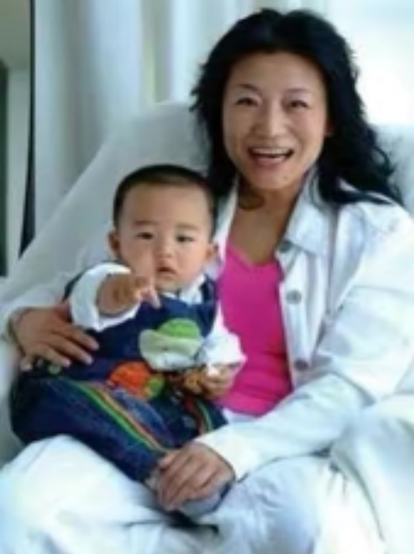 “豫剧名家”小香玉：与王为念不合离婚，嫁小5岁老公被宠上天