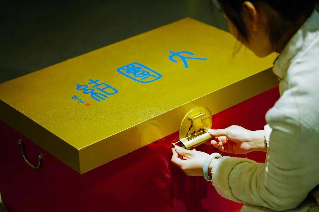 瓷颜茶语之大团结天球瓶，见证泱泱华夏的上下一心