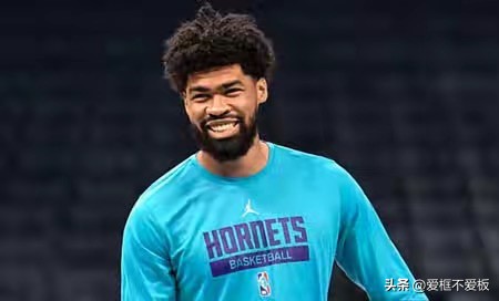 黄蜂大个子尼克-理查兹签下令人惊讶的三年1500万美元续约合同