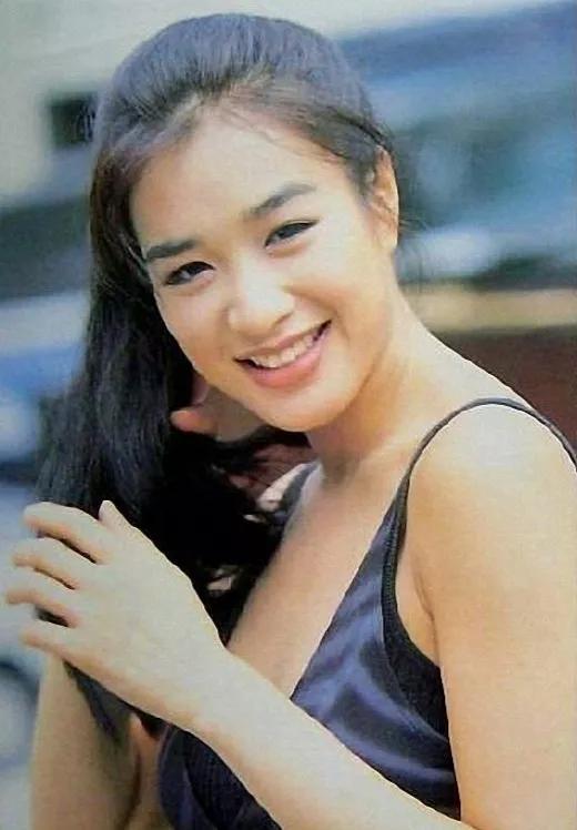 钟丽缇美照一册，欣赏