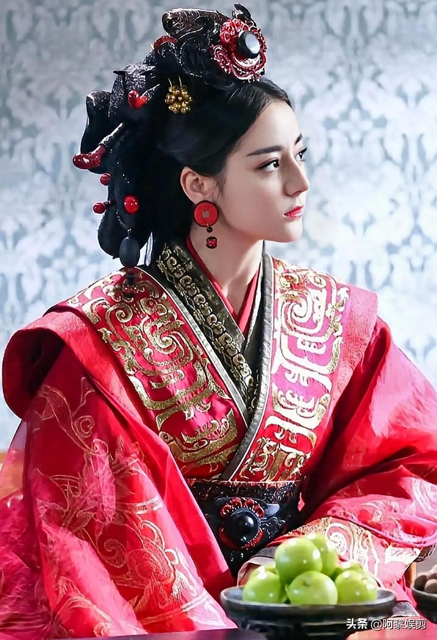 赵丽颖vs迪丽热巴新娘妆，谁更胜一筹？