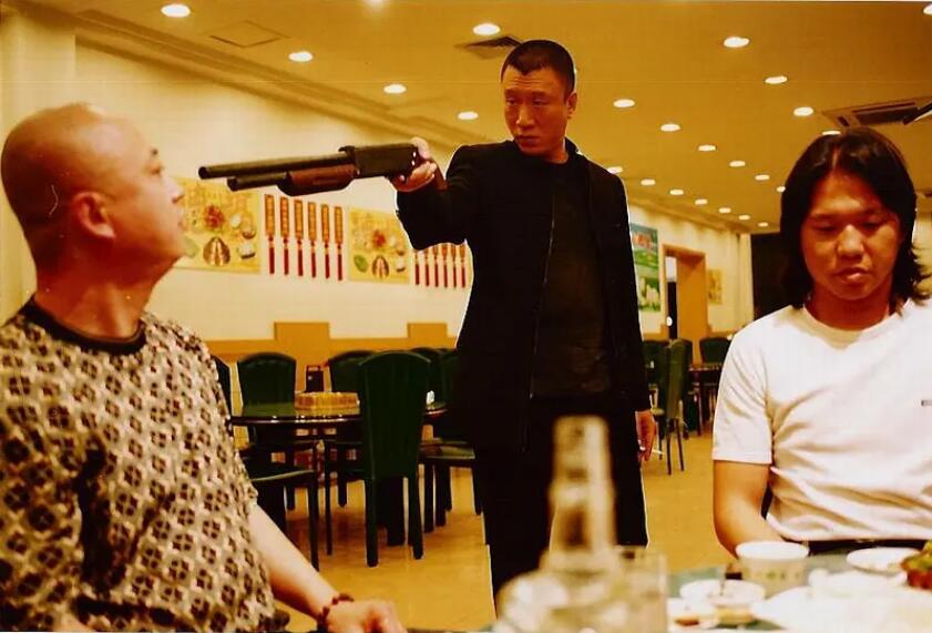 《征服》和《12.1枪杀大案》就像孪生兄弟，一个艺术，一个真实