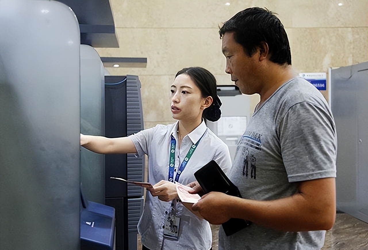 銀行員工建議：有事沒事可以多在手機(jī)銀行里轉(zhuǎn)轉(zhuǎn)賬，這是為什么？