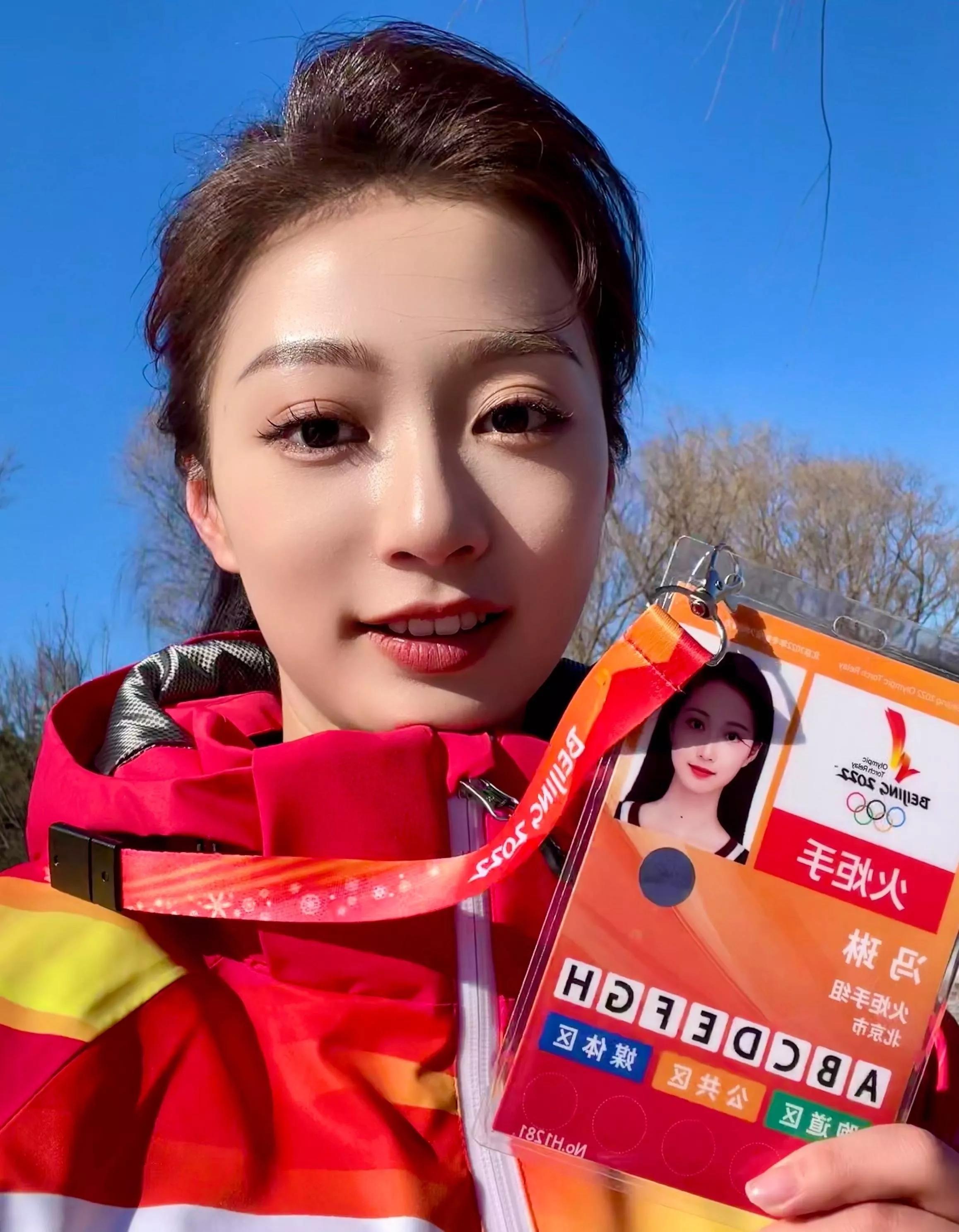 中传媒“校花”冯琳，成为冬奥会播报员，现场照片太美了