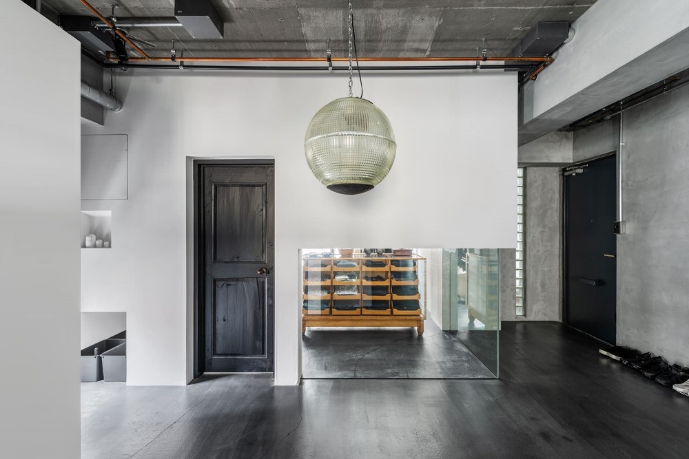 这才是真正的穷装，用裸墙玻璃隔断的127㎡新家，颜值竟然这么高