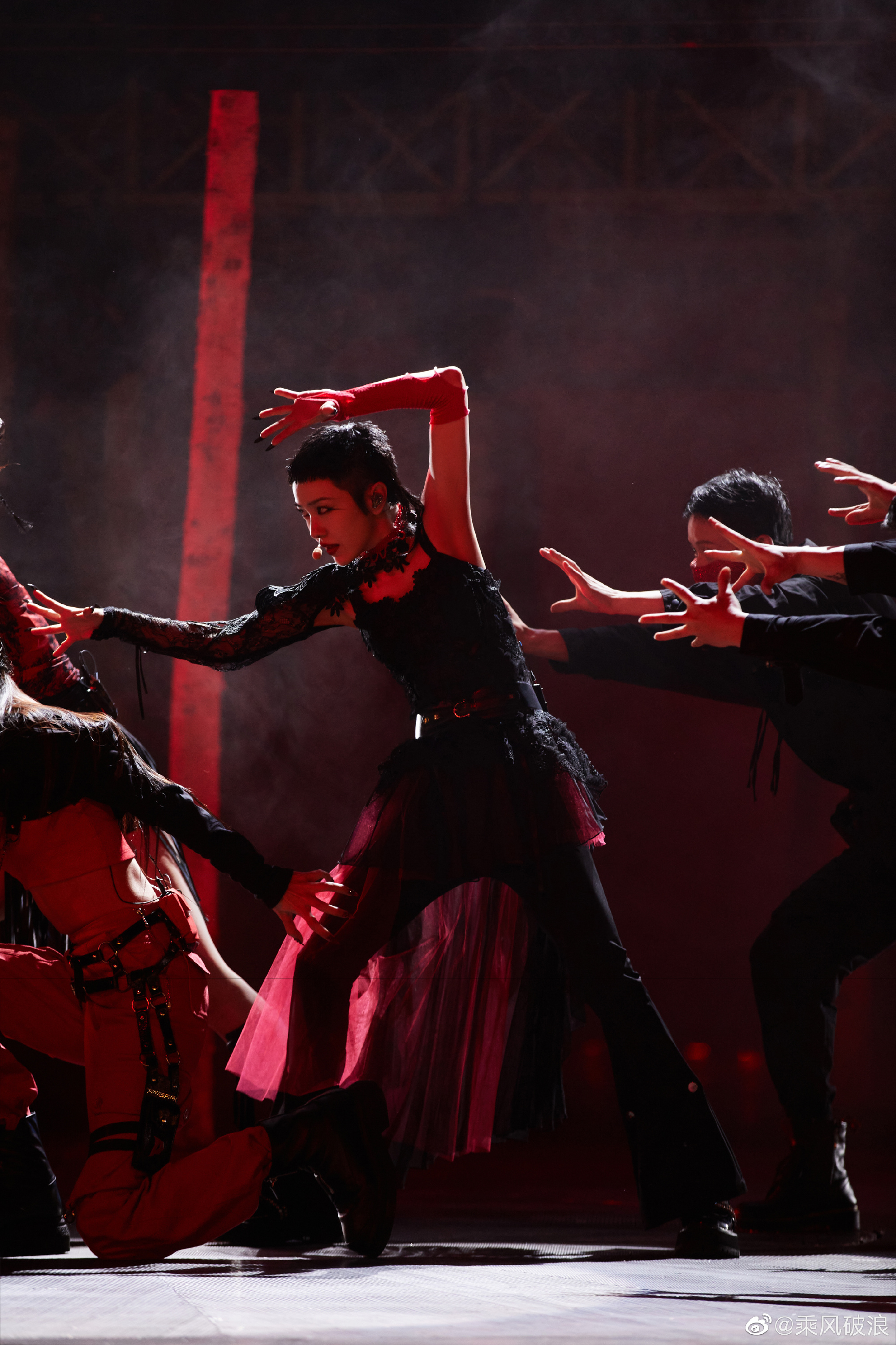 乘风破浪的奇葩造型，网友：得罪了造型师，才丑成这样