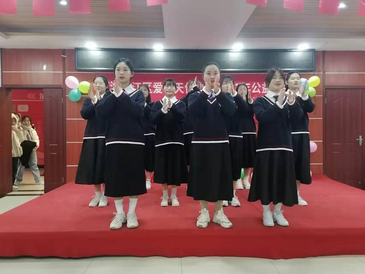 共工网:芜湖爱心天使协会举办年会庆典 多名志愿者受表彰