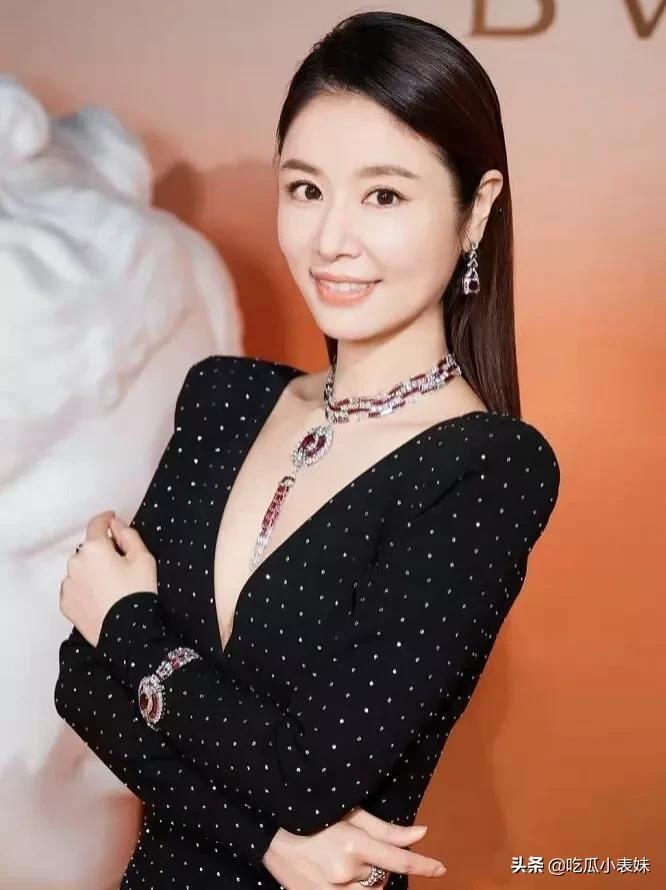 林心如，精致五官，美丽大方