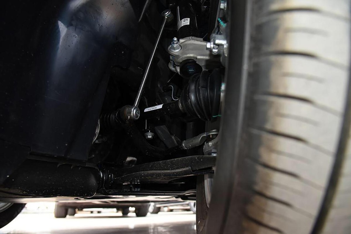 轴距2871mm，外观沉稳大气，内饰精致有内涵，试驾大众迈腾