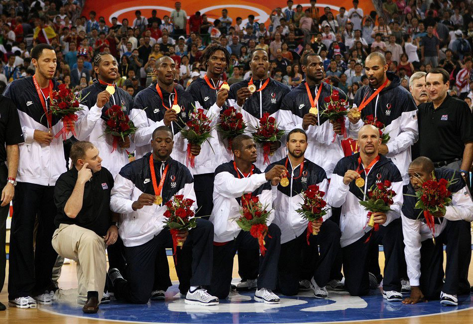 奥运会篮球12人冠军算几个金牌(群星闪耀的美国梦八队，如何从组建到最后夺取男篮金牌)