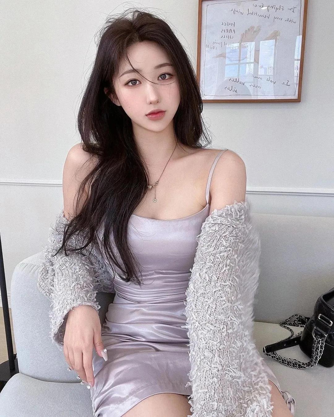 悠闲惬意的下午 时光荏苒，岁月如梭 小姐姐喝茶时间到了