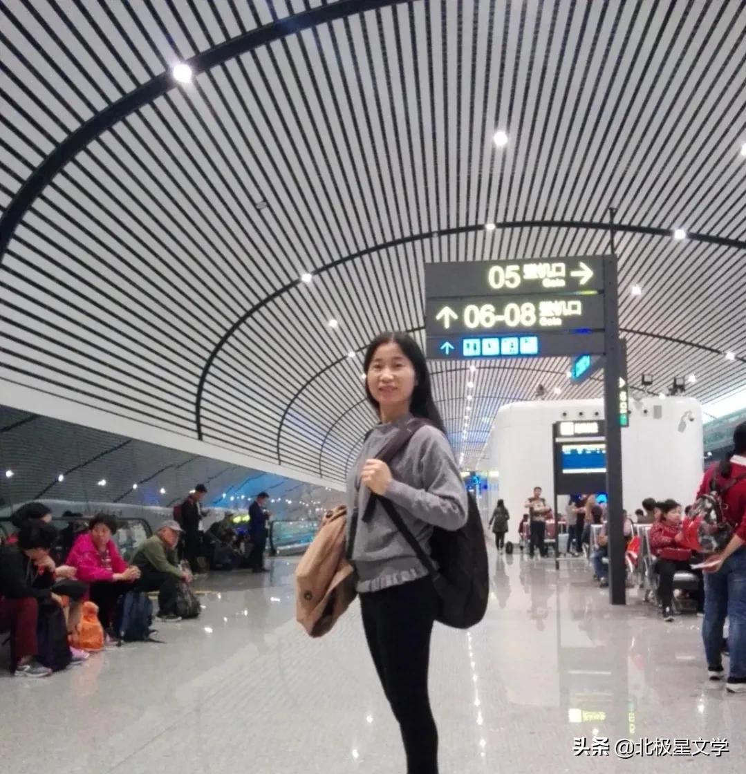 华语女诗人诗歌经典选读