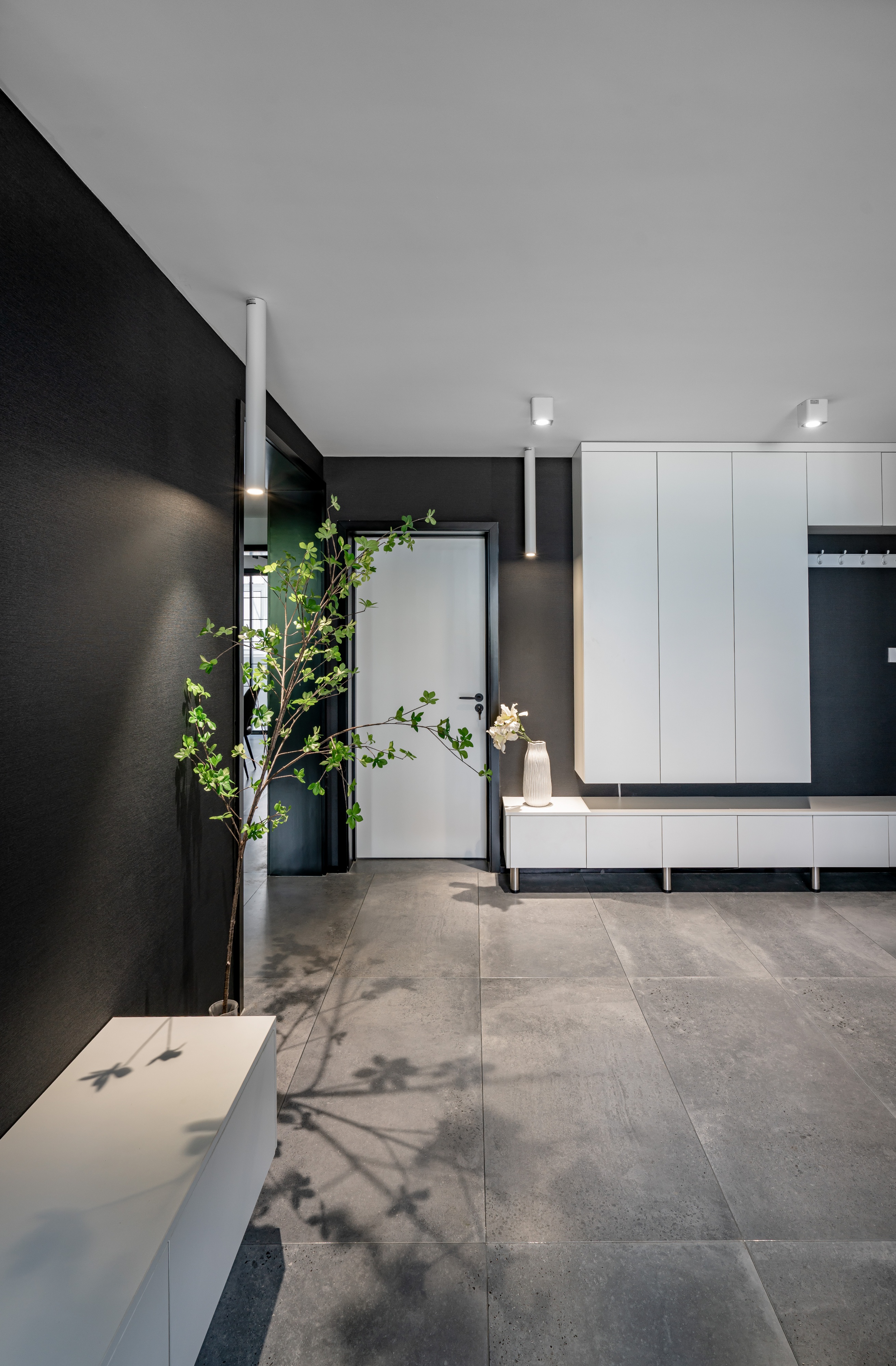 20年老房蜕变重生，为60+老夫妇打造黑白前卫家居