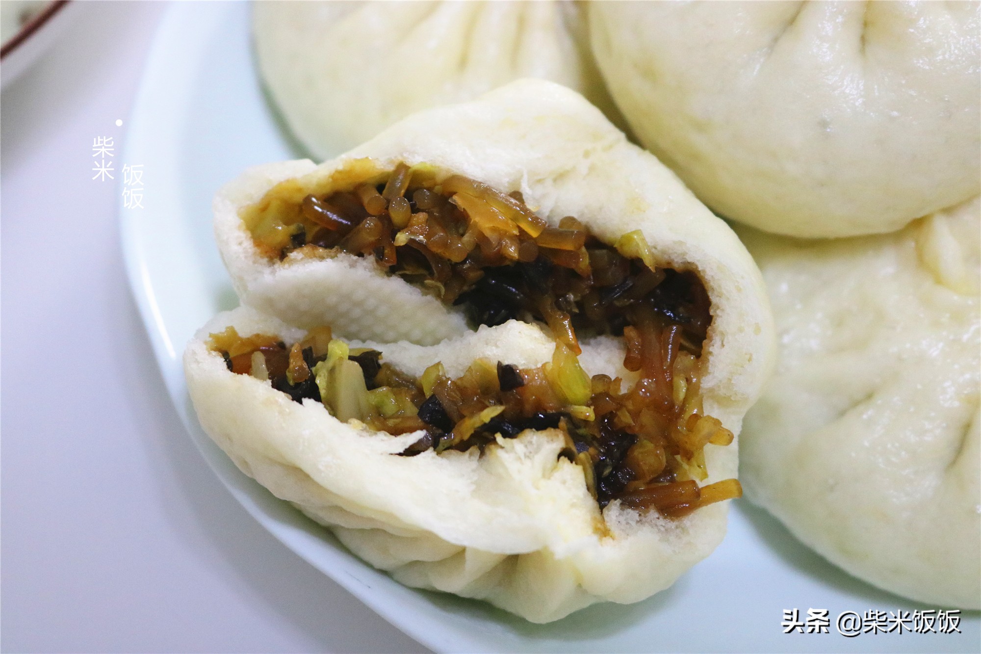 白菜包子这样做，不放一点肉，美味赛过大肉包，太好吃了