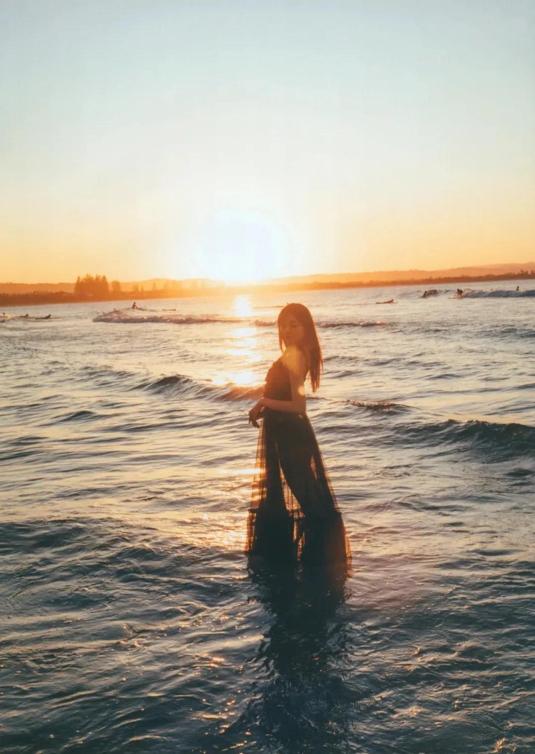 梅泽美波 1st新写真集，化身“吃货”花仙子