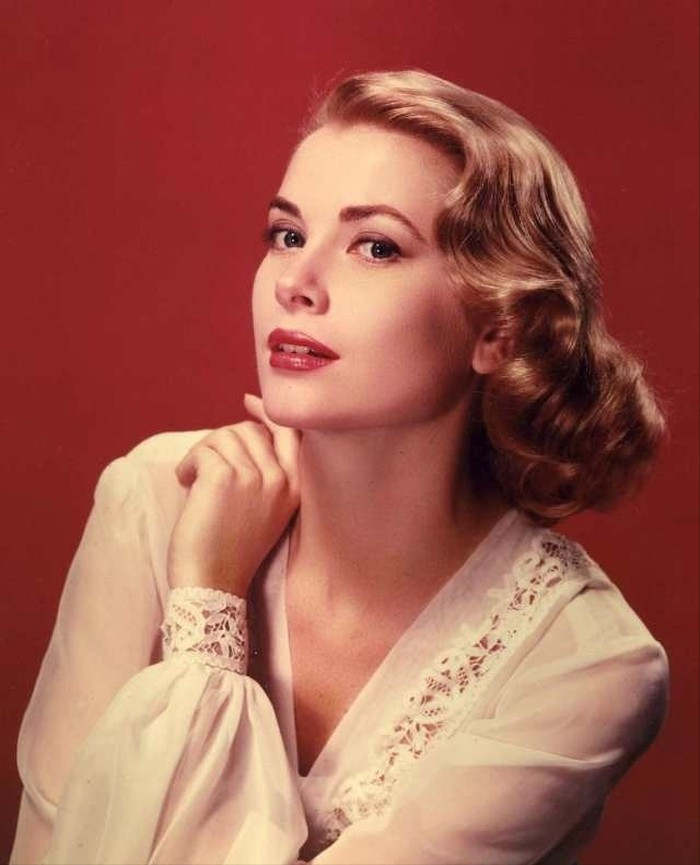 欧洲最美王妃破烂人生：丈夫私生子成群结队，她逃婚三次仍被追回