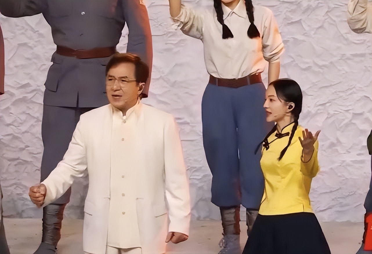 40岁还能演学生的女星，我只服这3位，不用装嫩，就是这么显年轻