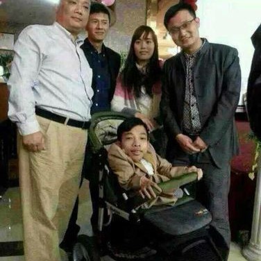 “轮椅总裁”李创利，身高仅90厘米，坐婴儿车打拼成亿万富翁