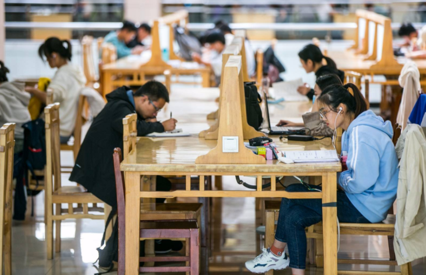 大学生迎来“新改革”，毕业难度再提升，预计2022年全面实行