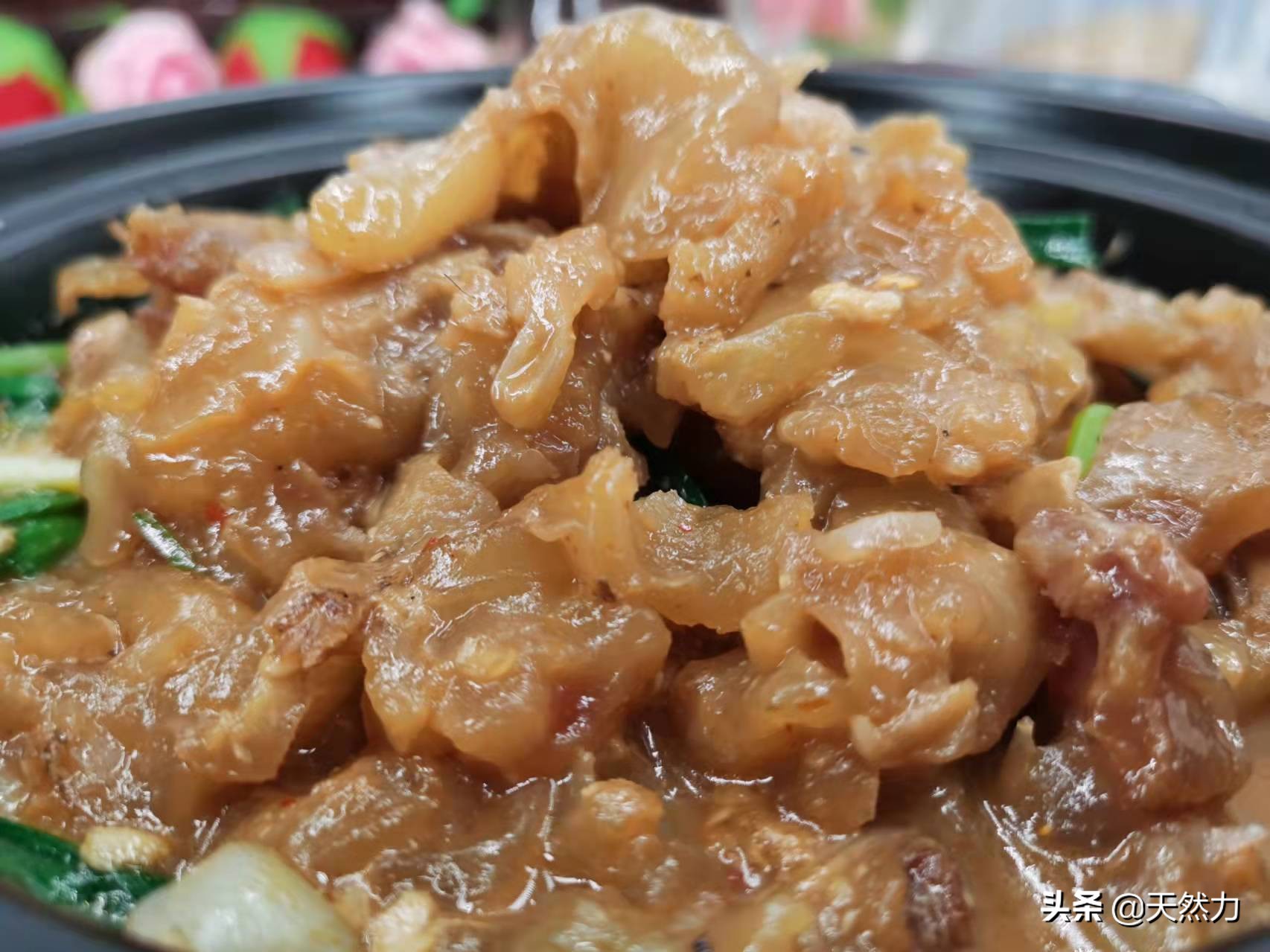 牛蹄筋要怎么做才软烂入味，教你家常做法，一口下去全是胶原蛋白