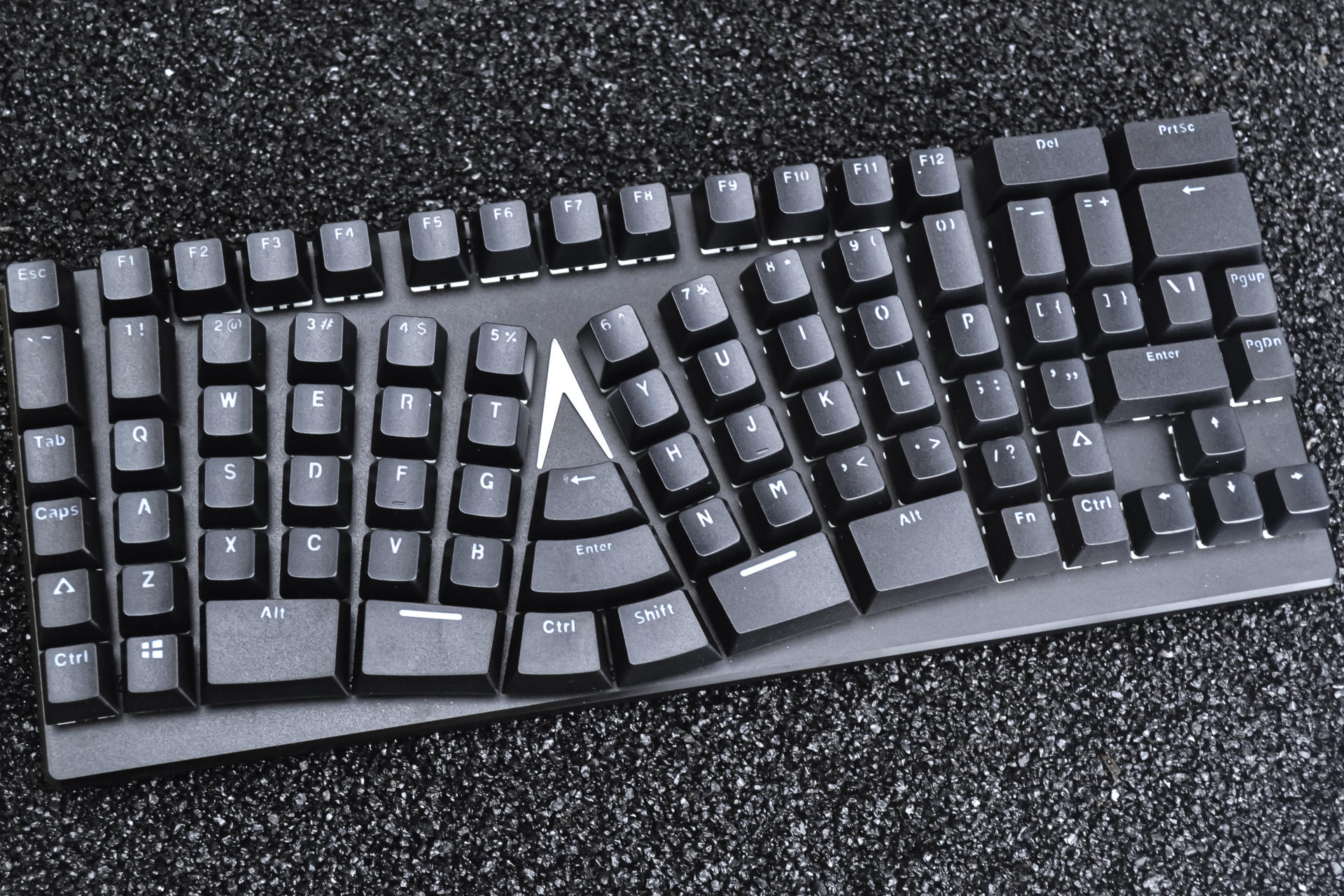 颠覆传统习惯 X-BOWS人体工学机械键盘 缓解你腕关节的痛