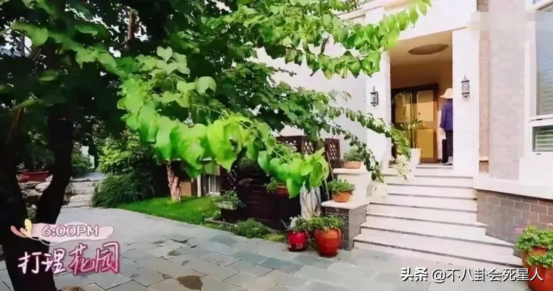 这8位内地戏骨，坐3百万豪车，住上亿四合院，个个是真富豪