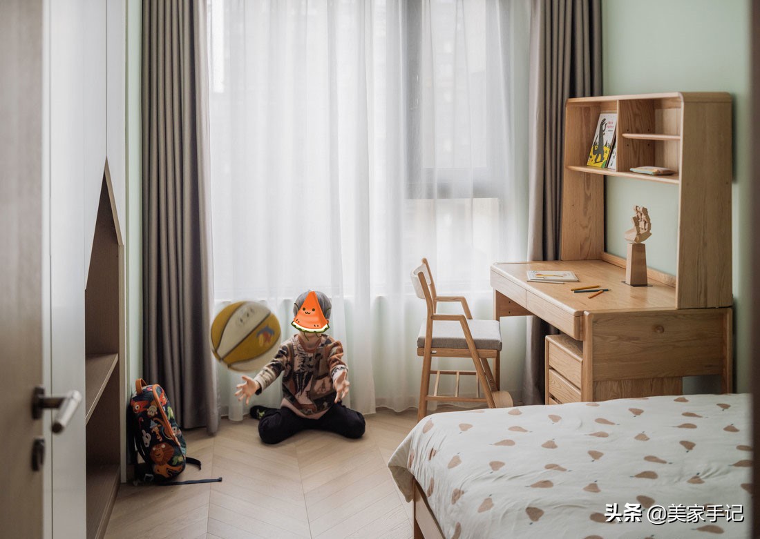 成都夫妇155㎡的家，仅凭一个客厅就圈粉无数，不要电视墙太香了