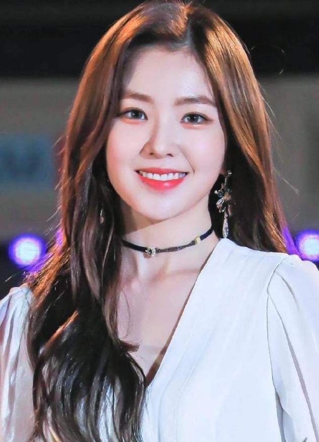 曾长相酷似杨迪,因腿部受伤弃篮球梦,后进圈靠《学