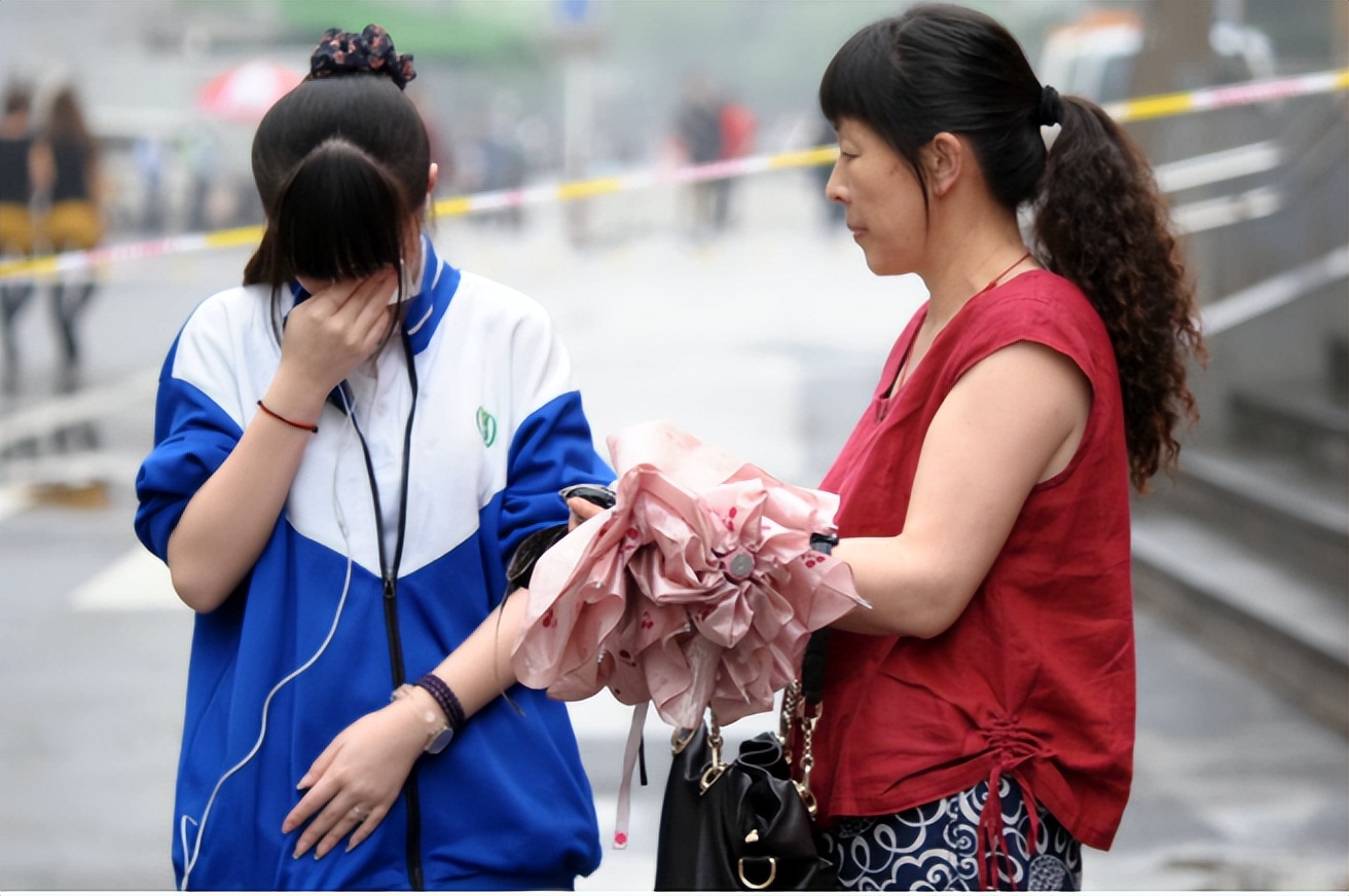 清华录取通知书还没捂热，学生就被校方通知：你已被取消入学资格