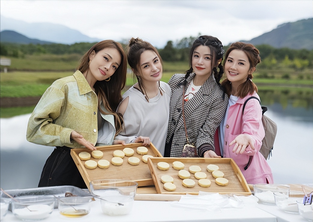 Twins霍汶希为42岁容祖儿庆生，相拥献吻姐妹情深，陈妍希送祝福