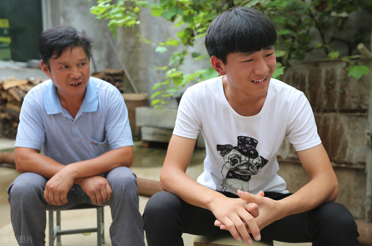 家长：初二能不能上中专？老师：路不通，不用考虑