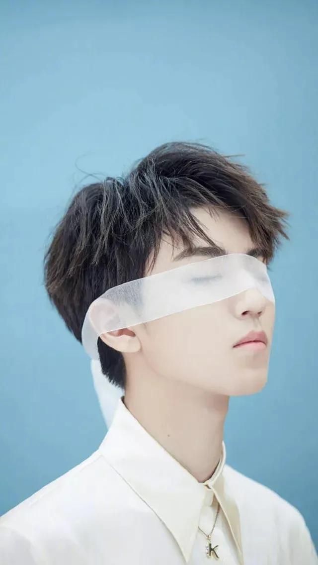 王俊凯易烊千玺王源高清壁纸，哪张壁纸最好看呢