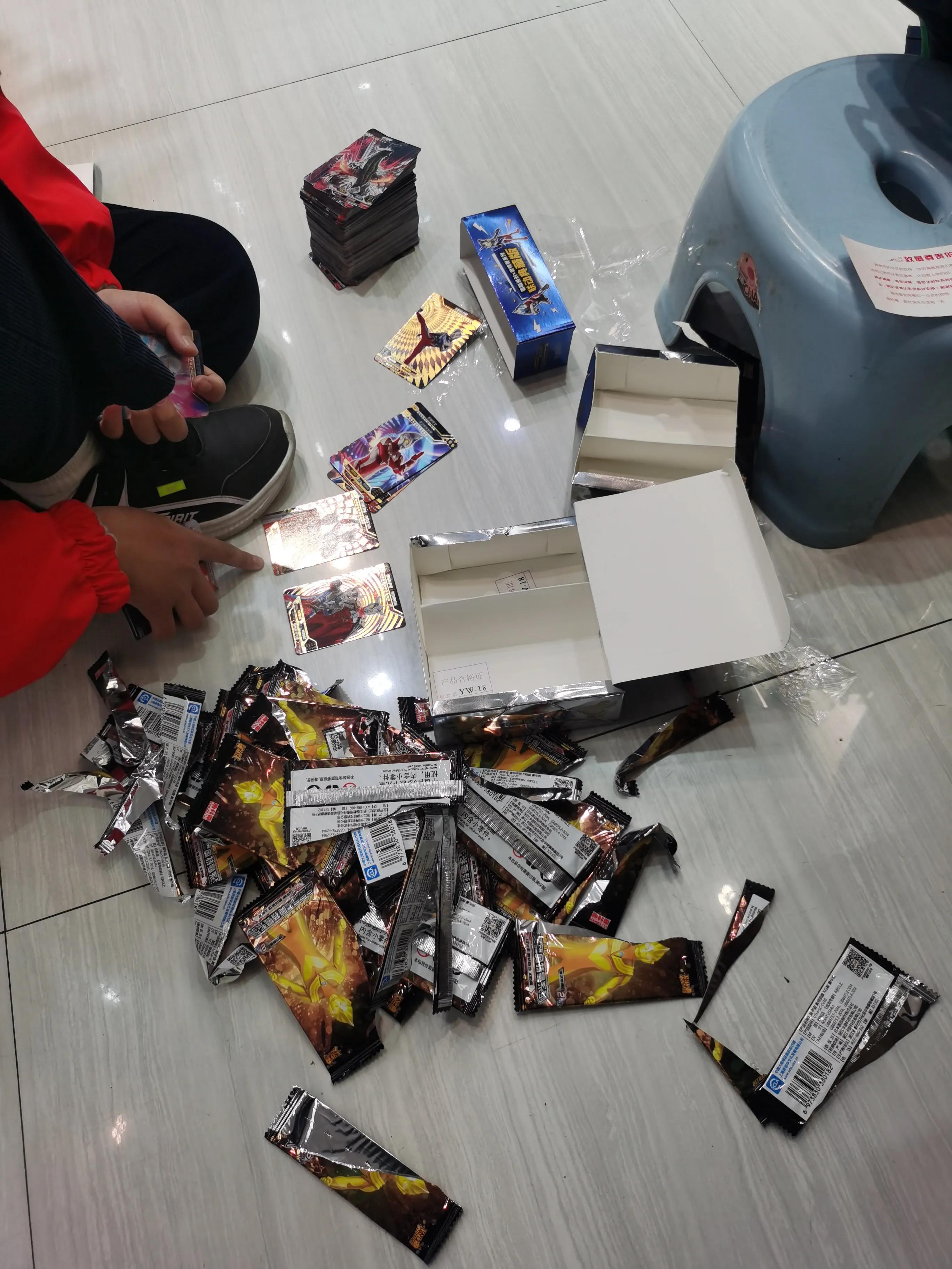 小孩的奥特曼卡