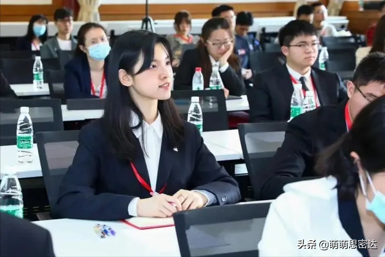 毕业人数突破1000万，象牙塔出来的“廉价”大学生，为何不值钱？