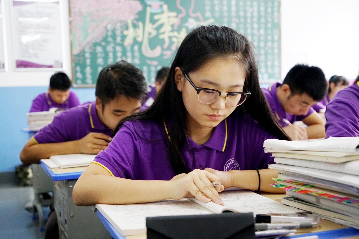 辽宁高考真题公布，新高考碰上旧教材，21级大一新生很“悲催”