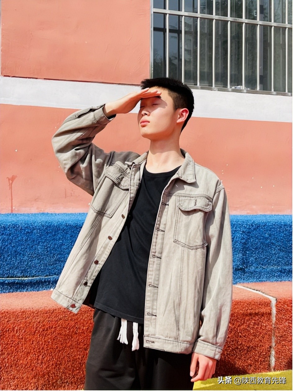 校园之星丨礼仪队秘书部副部长李浩：世界很大 请带着坚持努力向前