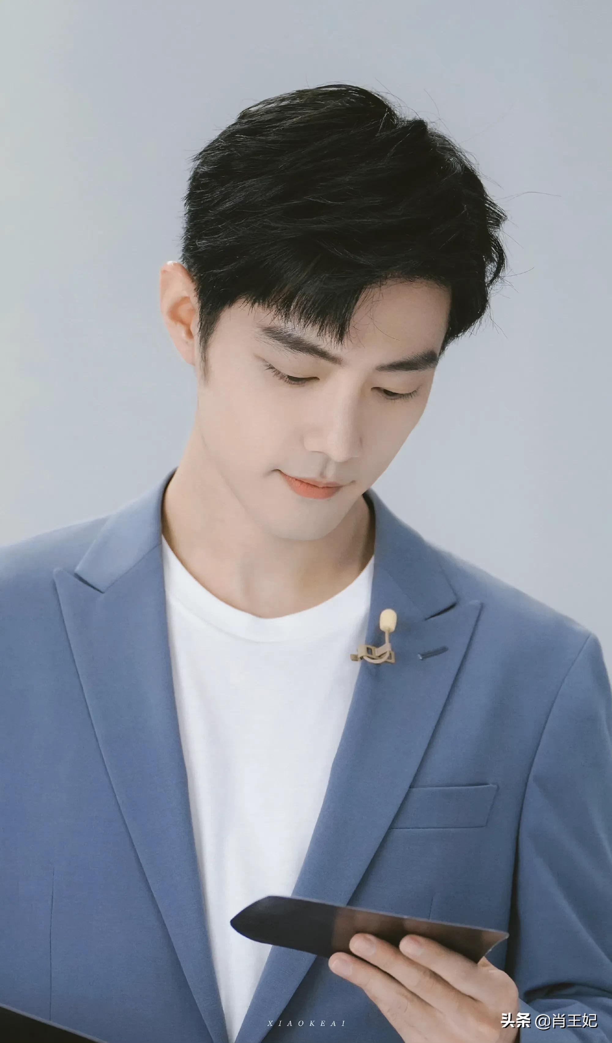 肖战他可真帅啊,帅到没边呀,这身材比例可太完美了